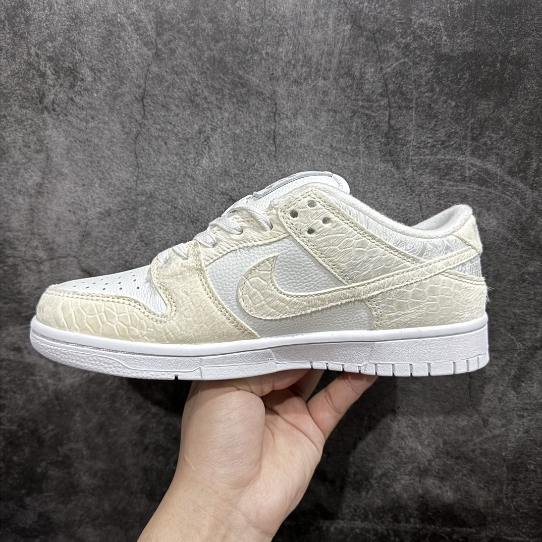 图片[2]-【双层礼盒版】2024中国CNY龙年新鞋！耐克Nike SB Dunk Low Retro\”Year of the Dragon\”扣篮系列低帮休闲运动滑板板鞋“米白三太子敖丙”DV0831-101nn男女鞋真标半码制(配置硬质大礼盒!!)n全新2021版更新数据窄楦翘头版型n采用软质牛剖革组合龙鳞纹仿棕毛革鞋面材质n缜密拉帮中底布 鞋垫嵌EVA缓震物料及背胶n全新窄版翘头耐磨橡胶大底❗️ 尺码：36 36.5 37.5 38 38.5 39 40 40.5 41 42 42.5 43 44 44.5 45 46 编码：MK360380-鞋库