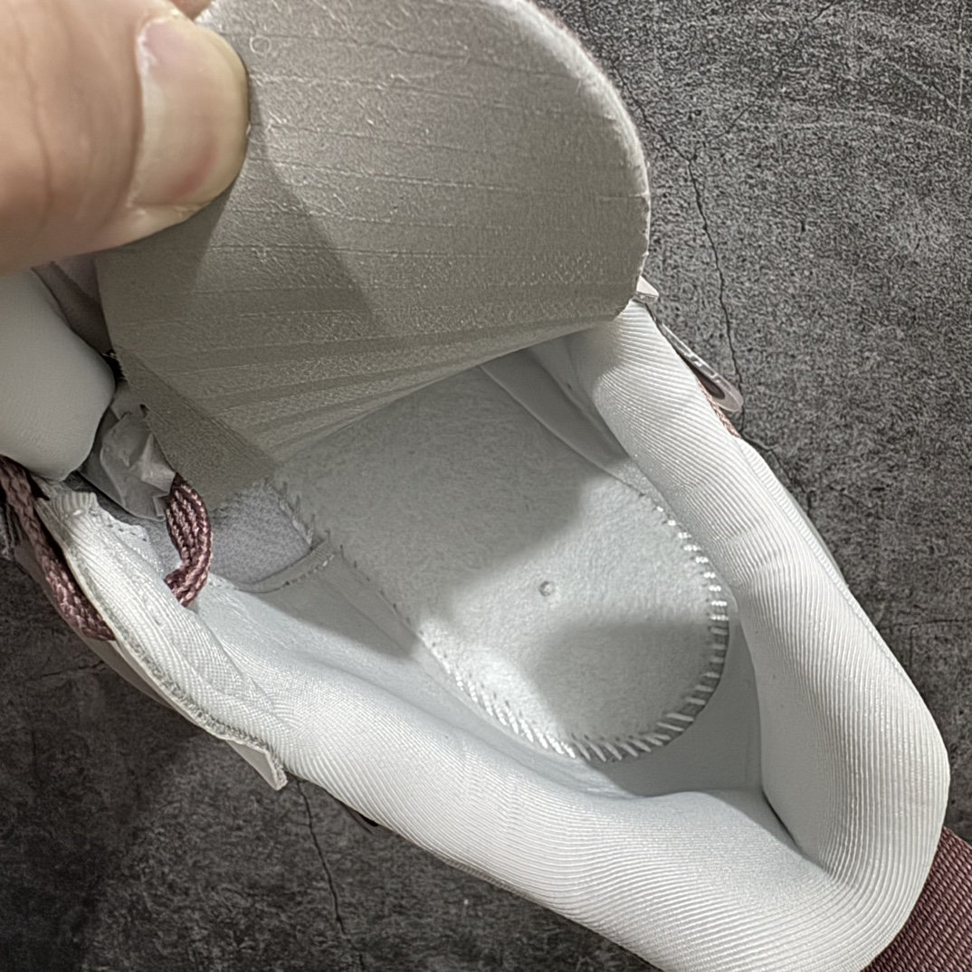 纯原特供版NikeV2KRun减震防滑耐磨低帮跑步鞋龙年情人节灰黑FD0736-200市场最强版本完美版