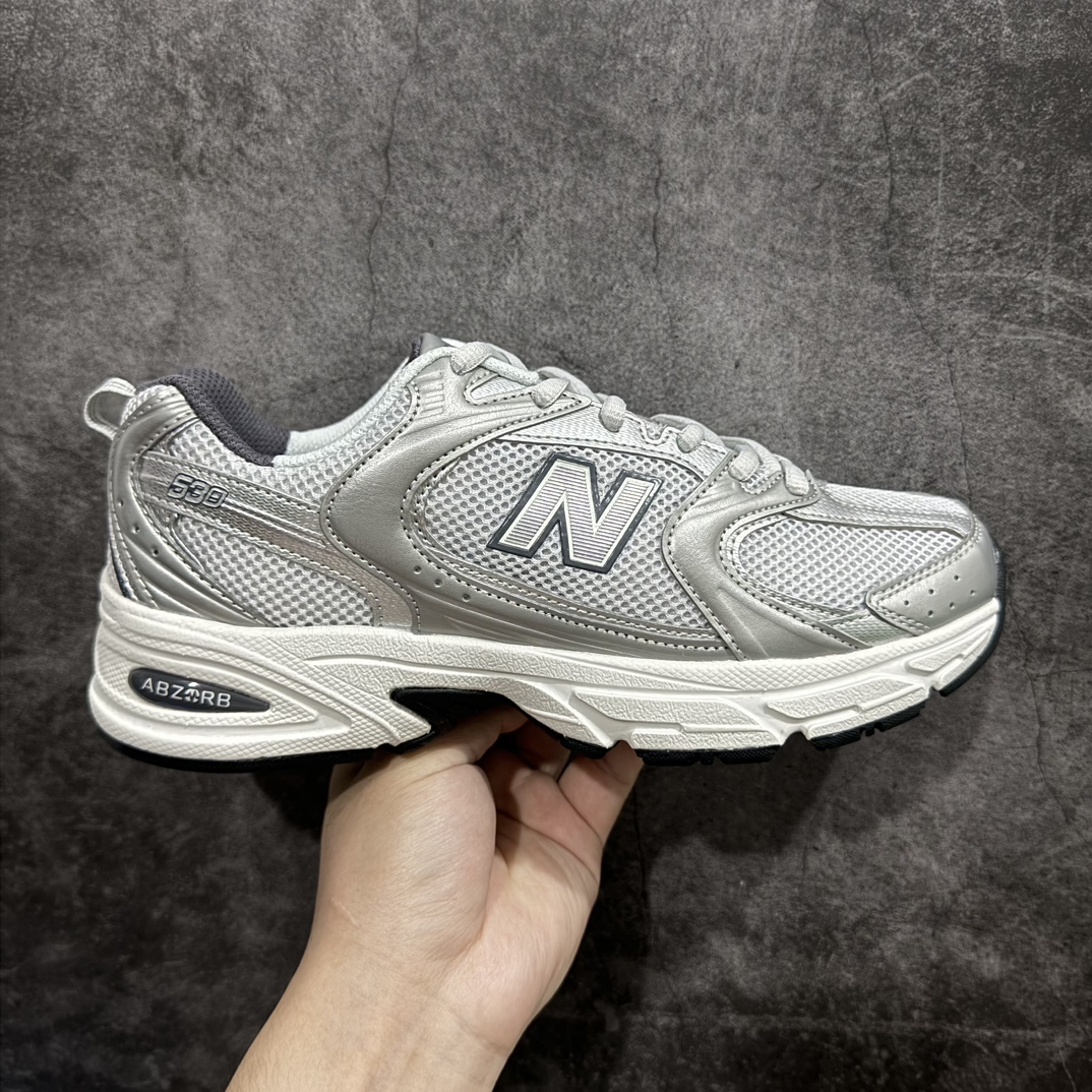 【DT版本】新百伦NB New Balance MR530 灰银色 MR530LG 全套原楦原纸板原厂数据开发 原厂网纱 原装进口皮料正确卡色 正确中底拉帮中底网布细节 冲裁组合 匠心打造 耗时两个月开发完成 工艺极其复杂难度可想而知 新开独立私模大底 全网唯一正确做旧组合大底 高端零售专供产物  尺码：36 37 37.5 38 38.5 39.5 40 40.5 41.5 42 42.5 43 44 44.5 编码：DT240250-莆田鞋批发中心