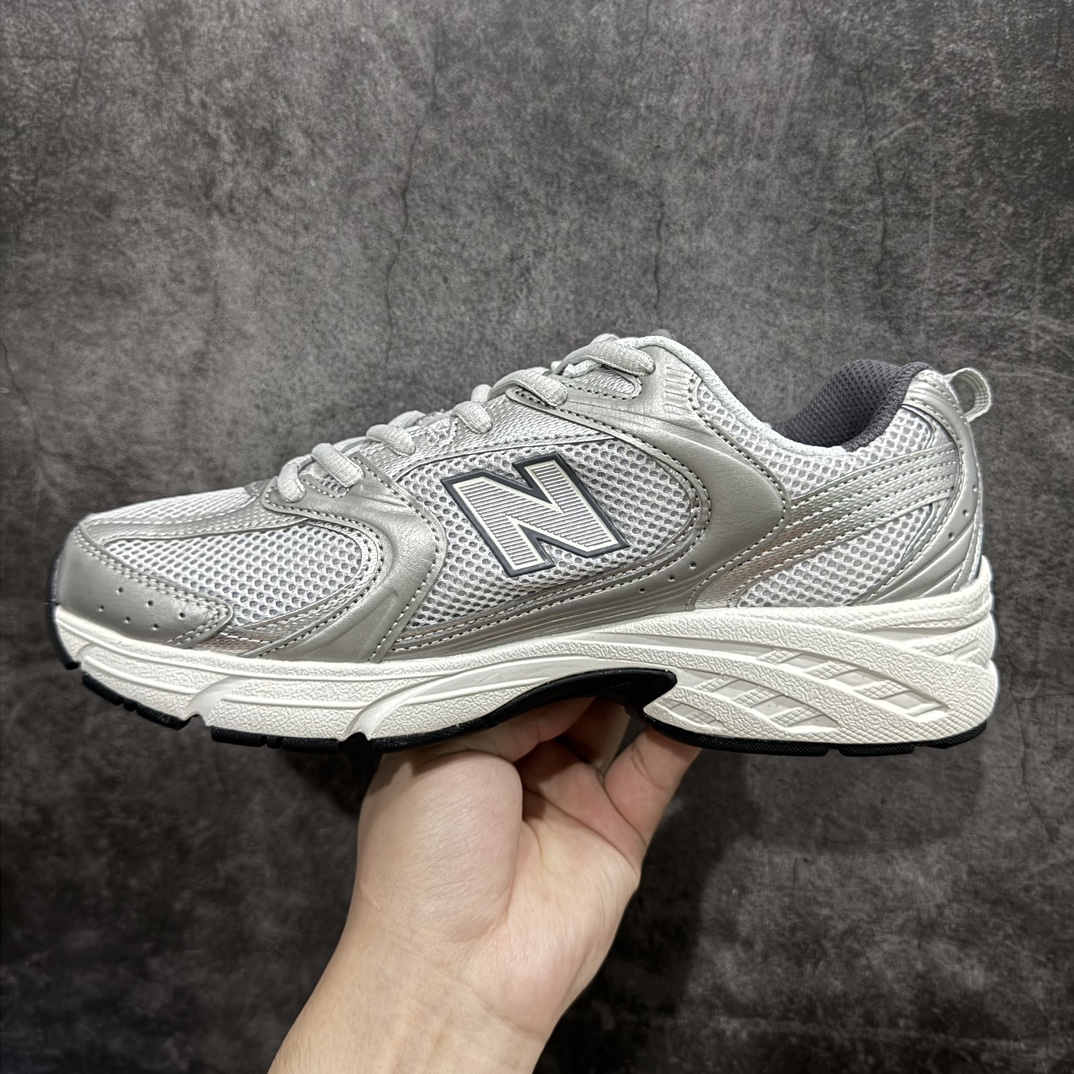 图片[2]-【DT版本】新百伦NB New Balance MR530 灰银色 MR530LG 全套原楦原纸板原厂数据开发 原厂网纱 原装进口皮料正确卡色 正确中底拉帮中底网布细节 冲裁组合 匠心打造 耗时两个月开发完成 工艺极其复杂难度可想而知 新开独立私模大底 全网唯一正确做旧组合大底 高端零售专供产物  尺码：36 37 37.5 38 38.5 39.5 40 40.5 41.5 42 42.5 43 44 44.5 编码：DT240250-莆田鞋批发中心