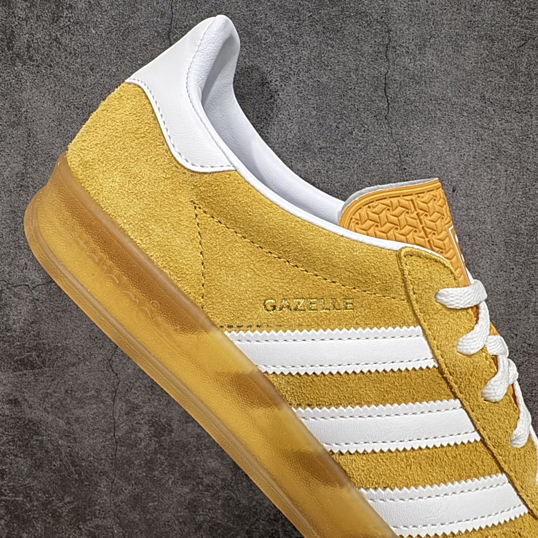 图片[7]-【VT纯原】AD Original Gazelle Indoor Trainers 瞪羚室内鞋系列低帮复古百搭休闲运动德训风板鞋 黄白 HQ8716nn高端零售特供批次原厂定制长毛翻毛皮组合环保纤维革鞋面材质内置环保海玻璃鞋垫 外置RB橡胶大底产品品控稳定性领先行业原厂全套原楦原纸板冲刀磨具开发 原厂皮料加持原厂港宝加持定型后跟R度完美 将复古进行到底简约流畅 三十年不变经典 这款Gazelle运动鞋 无论面料、配色、质感或设计 都只在重现其1991年原款的经典 皮革鞋面 撞色三条纹和鞋跟标的设计 力求呈现90年代的经典复古风潮 Samba火热的同时 也带动了其它的复古鞋型 Gazelle便是其中一只 Gazelle Indoor拥有包边更宽的T字型鞋头 更好的保护运动员的前掌 浓浓的复古氛围感 非常适合现在流行的Cleanfit风格  尺码：36-45 编码：Z240260-鞋库