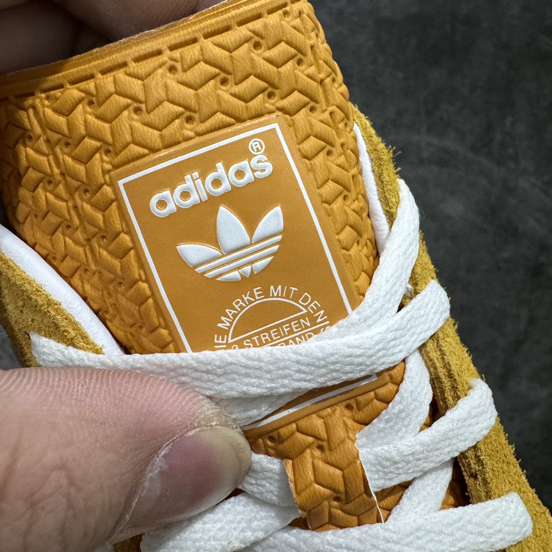 图片[6]-【VT纯原】AD Original Gazelle Indoor Trainers 瞪羚室内鞋系列低帮复古百搭休闲运动德训风板鞋 黄白 HQ8716nn高端零售特供批次原厂定制长毛翻毛皮组合环保纤维革鞋面材质内置环保海玻璃鞋垫 外置RB橡胶大底产品品控稳定性领先行业原厂全套原楦原纸板冲刀磨具开发 原厂皮料加持原厂港宝加持定型后跟R度完美 将复古进行到底简约流畅 三十年不变经典 这款Gazelle运动鞋 无论面料、配色、质感或设计 都只在重现其1991年原款的经典 皮革鞋面 撞色三条纹和鞋跟标的设计 力求呈现90年代的经典复古风潮 Samba火热的同时 也带动了其它的复古鞋型 Gazelle便是其中一只 Gazelle Indoor拥有包边更宽的T字型鞋头 更好的保护运动员的前掌 浓浓的复古氛围感 非常适合现在流行的Cleanfit风格  尺码：36-45 编码：Z240260-鞋库