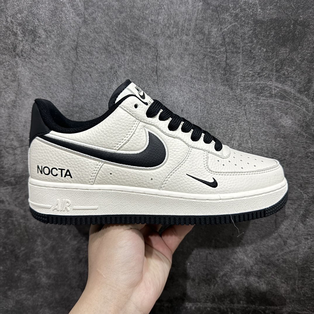 【公司级】联乘著名说唱-奥布瑞·德雷克·格瑞汉Drake亲穿主理品牌NOCTA x Nike Air Force 1 07 Low\”NOCTA\”空军一号经典低帮百搭休闲运动板鞋“联米白黑电绣双钩”N00224-023nn男女鞋真标半码制n原楦原纸版开发n采用软质荔枝纹牛剖皮革鞋面材质n内置全掌Air Sole气垫❗ 尺码：36 36.5 37.5 38 39 40 40.5 41 42 42.5 43 44 44.5 45 编码：LF290300-鞋库