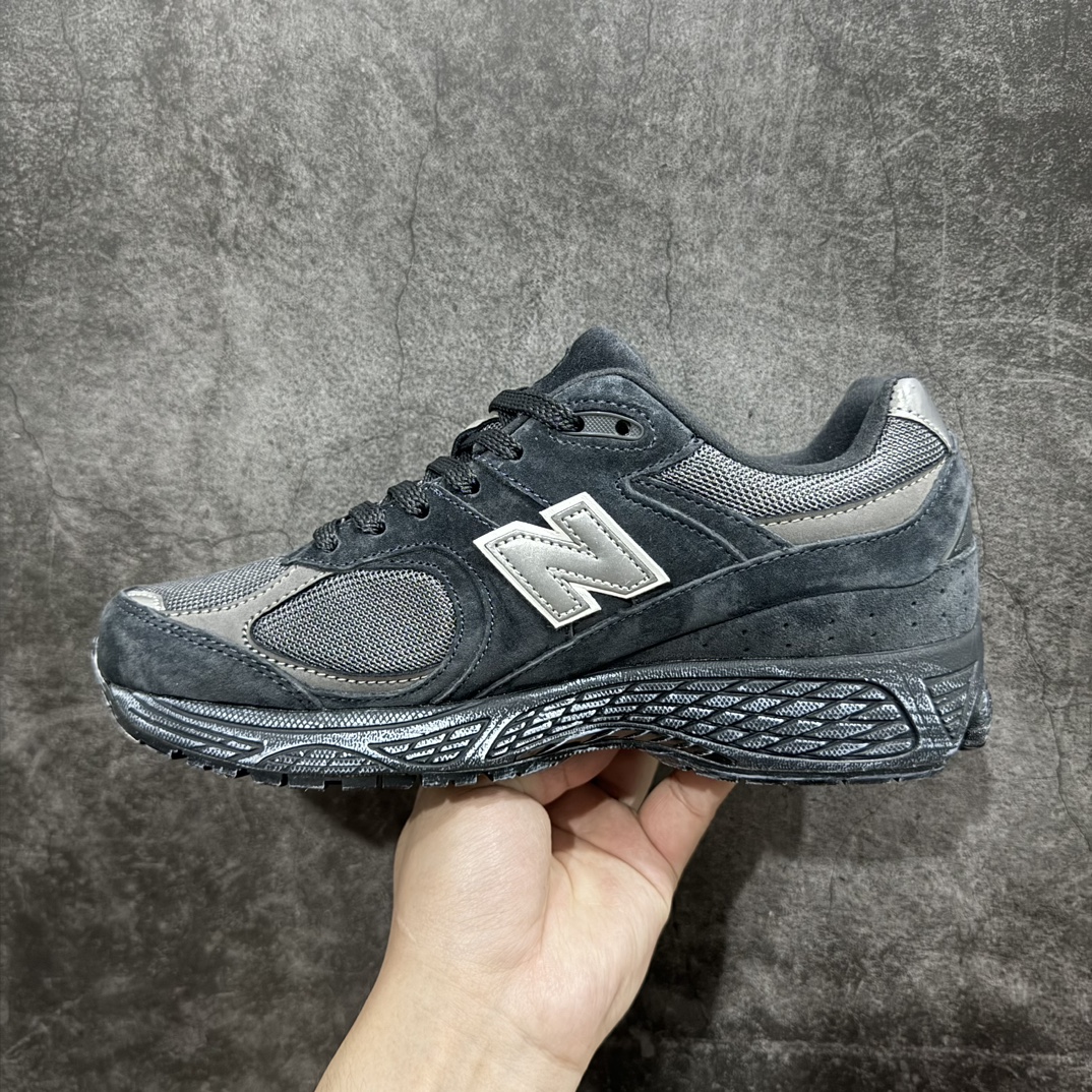 图片[2]-【公司级】NewBalance 2002R 复古单品正确版本正品原档 区别市面错误版本👏nNewBalance2002R经典的配色，沿袭了面世之初的经典科技，以ENCAP中底配以升级版N-ERGY缓震物料。鞋面则采用特色的柔软麂皮搭以NewBalance经典的尼龙网布，低调中还原跑鞋本真。更年轻化的设计理念与材质，让新世代青年得以用全新视角体验经典鞋款的传奇魅力 官方货号:M2002RBV 尺码:36-45 编码：LDS250260-莆田鞋批发中心