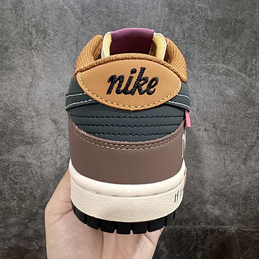 图片[4]-【定制版】DK版 Nike SB Dunk Low 复古录音带 黑棕色n纯原大厂出品 极力推荐n原装头层材料 独家版型蒸餾加工n帶來的是更好的视觉和脚感体验n大厂纯原品质出货 清洁度电绣工艺 皮料切割干净无任何毛边 细节完美 官方货号: MU0232 370 尺码：36 36.5 37.5 38 38.5 39 40 40.5 41 42 42.5 43 44 44.5 45  编码：HXS340360-鞋库