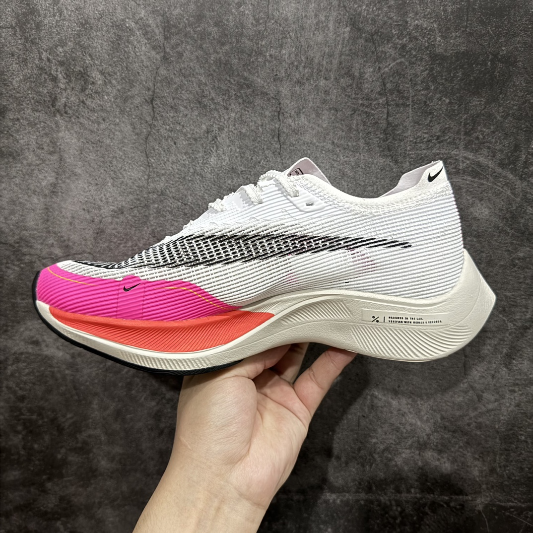 纯原版NikeZoomXVaporflyNext%马拉松跑步鞋真碳版本舒适鞋面采用合成革+织物材质不同肌