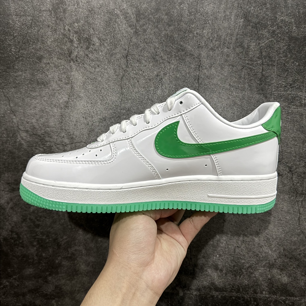 图片[2]-【公司级】Nike Air Force 1 Low 07 “镜面漆皮白绿” 原楦头原纸板 打造纯正低帮空军版型 专注外贸渠道 全掌内置蜂窝气垫 原盒配件 原厂中底钢印、拉帮完美货号：HF4864-094 Size：36 36.5 37.5 38 38.5 39 40 40.5 41 42 42.5 43 44 44.5 45 编码：LF250260-鞋库