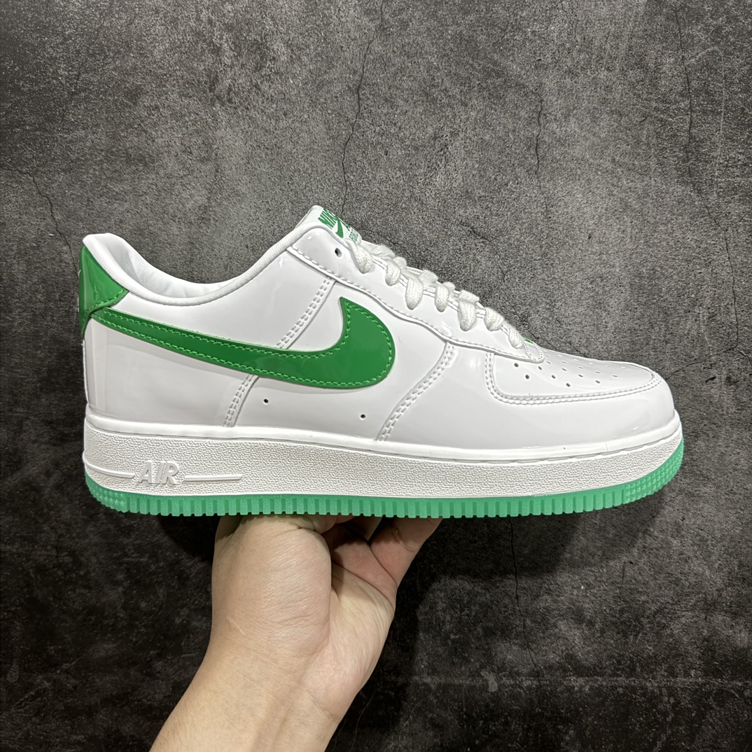 【公司级】Nike Air Force 1 Low 07 “镜面漆皮白绿” 原楦头原纸板 打造纯正低帮空军版型 专注外贸渠道 全掌内置蜂窝气垫 原盒配件 原厂中底钢印、拉帮完美货号：HF4864-094 Size：36 36.5 37.5 38 38.5 39 40 40.5 41 42 42.5 43 44 44.5 45 编码：LF250260-鞋库