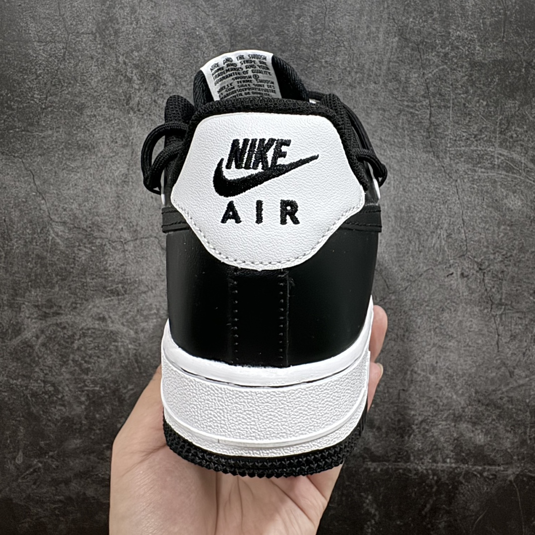 图片[4]-【公司级】Nike Air Force 1 Low  “黑白熊猫绑带” 原装级别 原楦头原纸板 打造纯正空军版型专注外贸渠道 全掌内置蜂窝气垫 原盒配件 原厂中底钢印、拉帮完美货号：CV1724-108 尺码：36 36.5 37.5 38 38.5 39 40 40.5 41 42 42.5 43 44 44.5 45 编码：HXS270280-鞋库