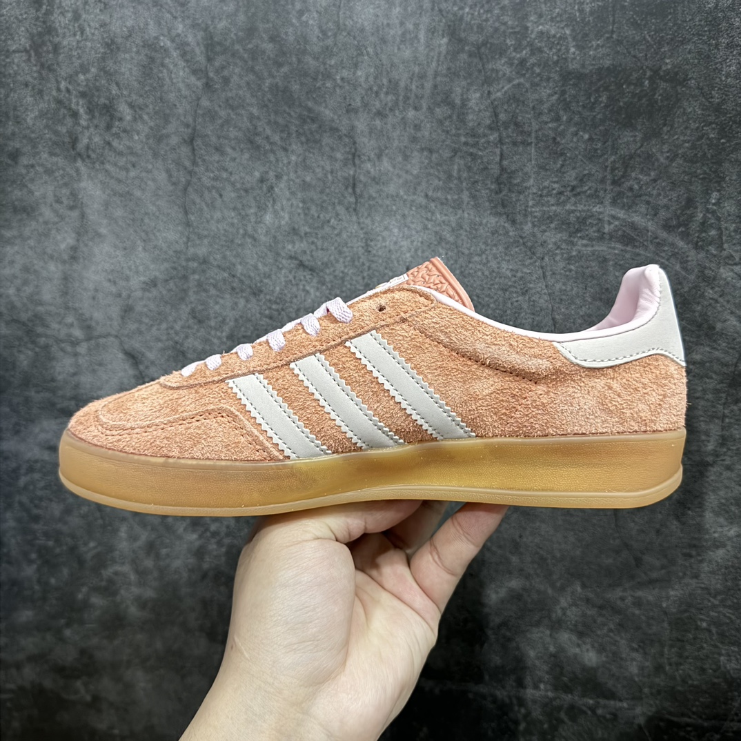 【正确版】阿迪达斯didas Gazelle Indoor Trainers 羚羊内训系列低帮复古百搭休闲运动德训风板鞋“翻毛束粉红橘 IE2946n女鞋半码制n原楦原纸版开发版型n采用翻毛皮组合纤维革鞋面材质#外置RB橡胶大底❗️ 尺码：35.5-40 编码：ZX200220-莆田鞋批发中心