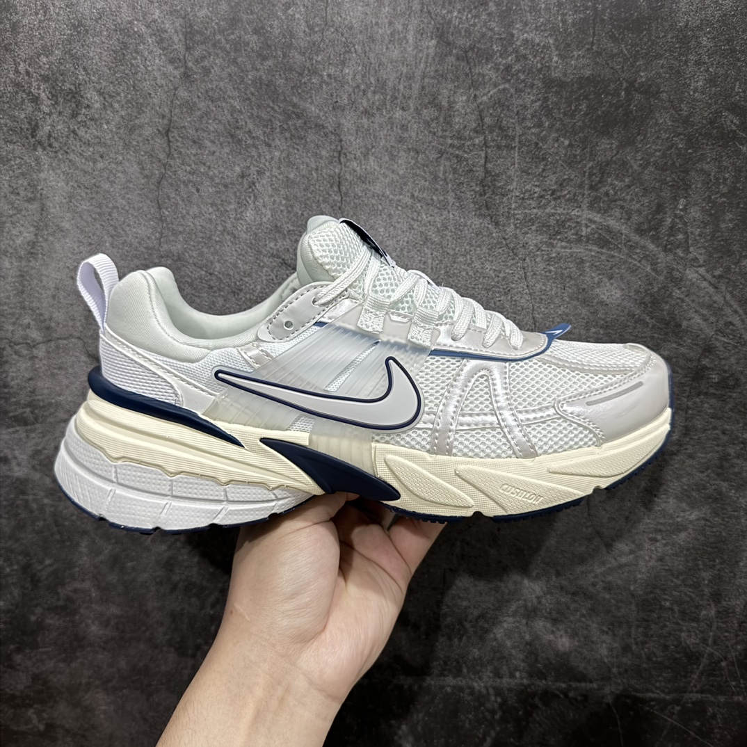 200 【正确组合底版】NK V2k Runtekk ”Summit White Metallic Silver''复古老爹鞋跑步鞋灰白 FD0736-102