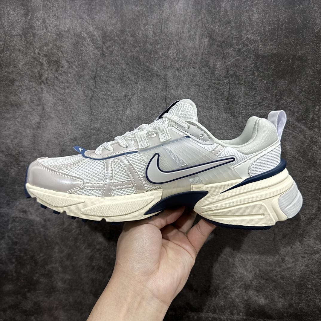 200 【正确组合底版】NK V2k Runtekk ”Summit White Metallic Silver''复古老爹鞋跑步鞋灰白 FD0736-102