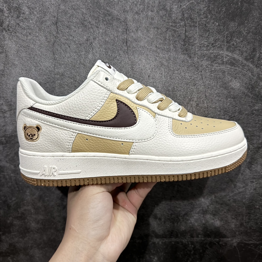 【公司级】Nk Air Force 1\’07 Low 米黄小熊双勾 空军一号低帮休闲板鞋 CC2569-011n#定制皮料 原楦原纸板 纯正版型 清洁度完美 内置全掌气垫 尺码：36 36.5 37.5 38 38.5 39 40 40.5 41 42 42.5 43 44 44.5 45 编码：LF250260-鞋库