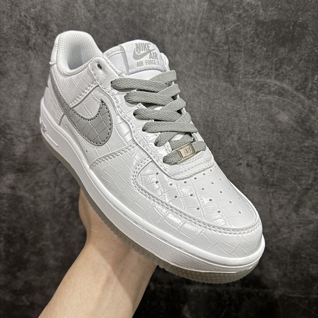 图片[3]-【公司级】Nk Air Force 1\’07 Low \”Ladainian Tomlinson\” 闪电队 白蓝 空军一号低帮休闲板鞋 DD0614-333n#定制蛇纹皮料 水晶大底 原楦原纸板 纯正空军版型 高清洁度 内置全掌气垫 尺码：36 36.5 37.5 38 38.5 39 40 40.5 41 42 42.5 43 44 44.5 45 编码：HXS250260-莆田鞋批发中心