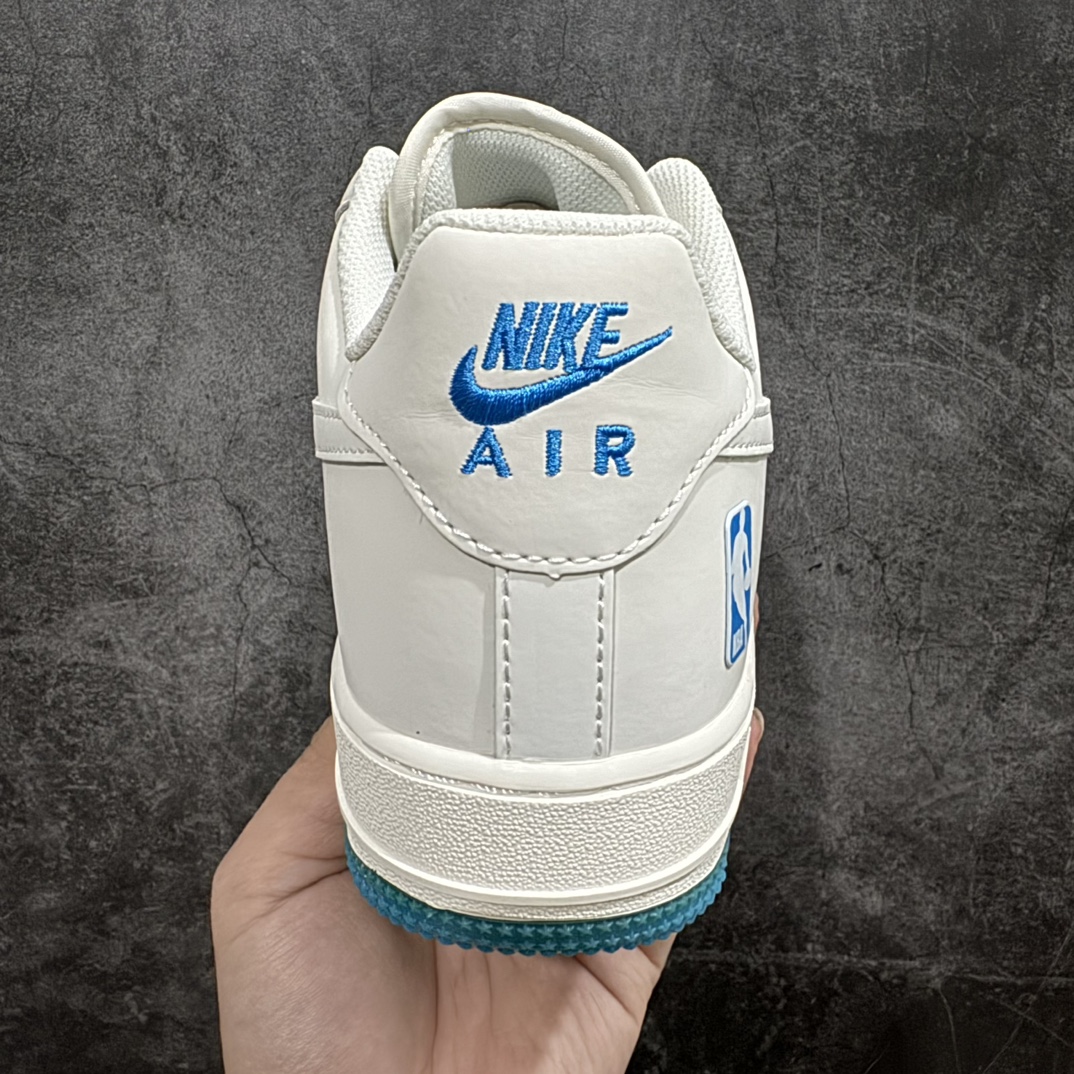 图片[4]-【公司级】Nk Air Force 1\’07 Low 白蓝 NBA全明星主题 空军一号低帮休闲板鞋 NB3696-509n原装鞋盒 3M反光 定制皮料 原楦原纸板 水晶双色大底 纯正版型 高清洁度 内置全掌气垫 尺码：36 36.5 37.5 38 38.5 39 40 40.5 41 42 42.5 43 44 44.5 45 编码：HXS250260-莆田鞋批发中心