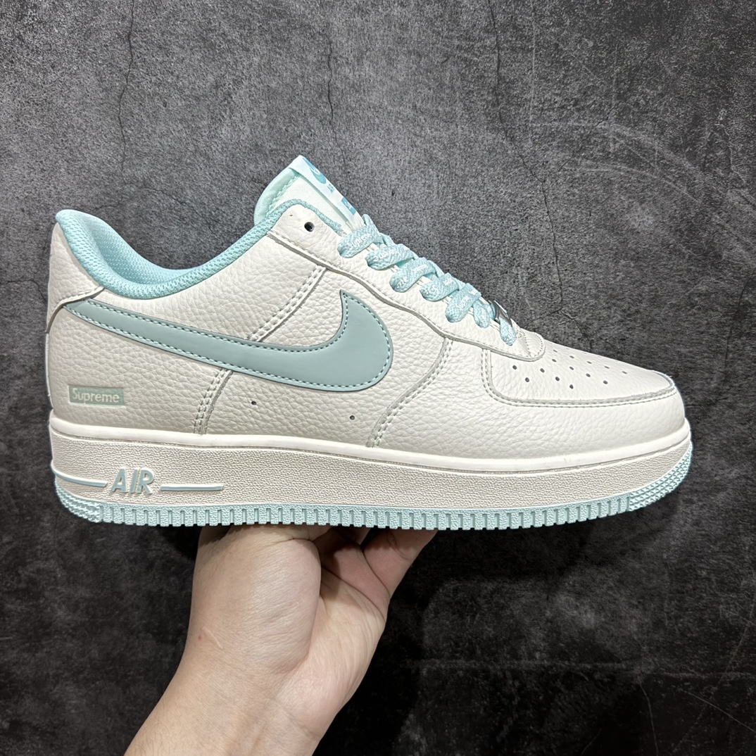 【公司级】Supreme x Nk Air Force 1\’07 Low 冰蓝 联名款 空军一号低帮休闲板鞋 SU0220-006n#3M反光 定制皮料 原盒原包装 原楦头原纸板 纯正版型 正品NFC感应芯片 内置全掌气垫 尺码：36 36.5 37.5 38 38.5 39 40 40.5 41 42 42.5 43 44 44.5 45 编码：lF250260-莆田鞋批发中心