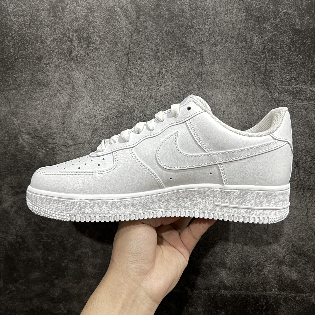 图片[2]-【DT纯原版】NK Air Force 1 Low \’07 空军一号低帮经典板鞋 纯白 CW2288-111n知名大厂出品 同步官方全新版本 不规则波浪大底咬花 全鞋电脑针车 工整有序 视觉效果满分 原厂拉帮手法 标准四线 密度针距针孔大小控制到位 原装反口里网布海绵 正确卡色网眼大小 新版鞋撑改用纸团代替 原厂港宝加持完美还原灵魂版型 原盒原配从里到外百分百还原 原厂全头层原厂皮料 原标原盒 内置Sole气垫 中底白色背胶 中底划线 已经无限的接近公司 原厂楦头 原厂刺绣 后跟弧度修正 独家私模最大开发到47.5  尺码：35.5 36 36.5 37.5 38 38.5 39 40 40.5 41 42 42.5 43 44 44.5 45 46 47.5 编码：LF190220-鞋库