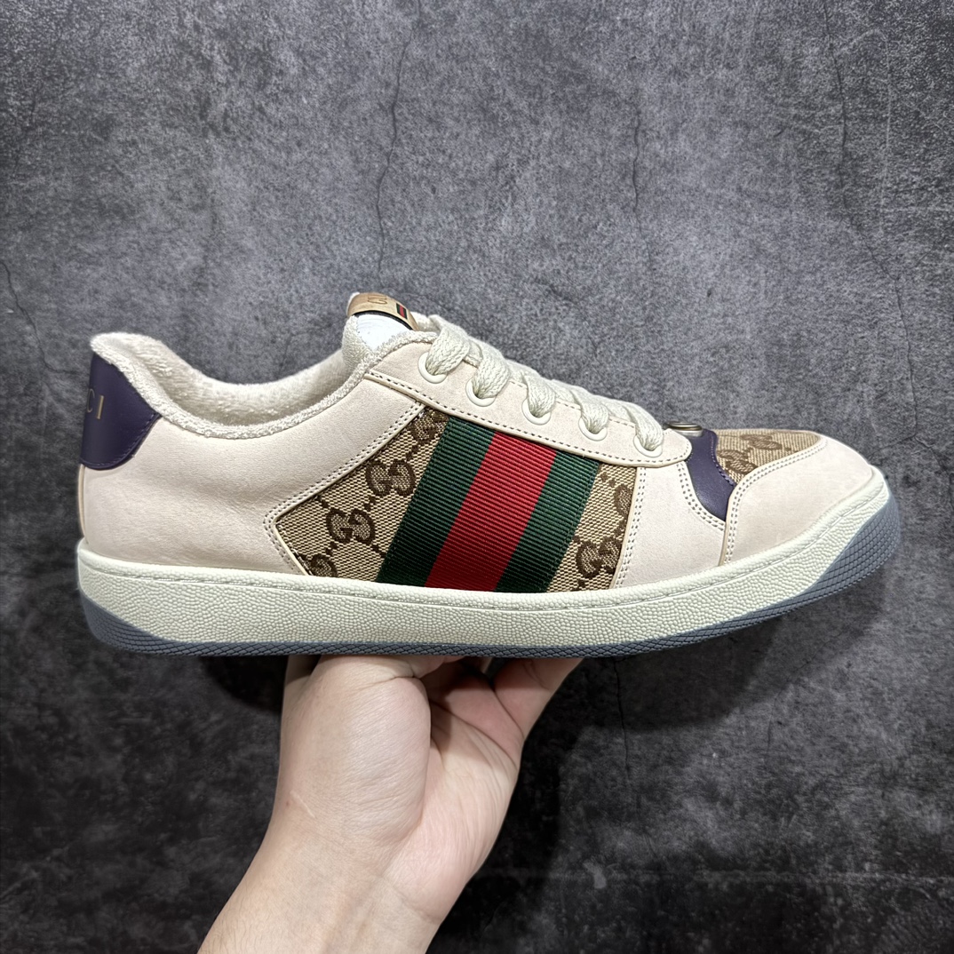 【纯原LW版】Gucci 古驰 Screener 运动休闲时装奢侈品系列 GG珐琅扣 擦脏做旧小脏鞋n原版一比一开发n原版一致做旧擦脏破皮版本‼️n市面所售最强一梯队级别 原版细节相似度99%n高端零售海淘商家混卖版本 东莞纯原品质原鞋对照工艺生产 原厂一致色泽度玛瑙珐琅GG扣原版一致鞋舌鞋带处擦脏工艺全套原版包装外盒配件意大利进口磨砂头层牛皮后跟原版一致哑光丝印烫金字体后跟和原版一致有随机擦脏擦破皮效果正品每双都会有的工艺（中底内侧松紧带官网一致5465517正品产地编码 全网独家复刻细节 ）同源出厂真丝绸防尘鞋套袋 原装雪梨形超软沙绒纸团，工艺无缝细空胶技术，原版一致私模开发大底 全网独家。n文案真实见鞋可对比文案 见鞋可对比正品 完全不吹嘘 全网最好的脏鞋版本Size：35-45 编码：HH400450-鞋库