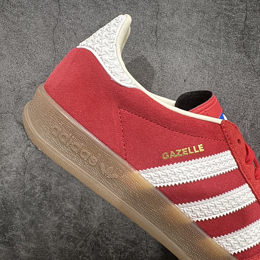 图片[7]-【纯原神版】AD Gazelle Indoor Trainers 红白n 羚羊内训系列低帮复古百搭休闲运动德训风板鞋 IF1808n90年代经典的复刻版！自60年代以足球训练鞋面世以来,Gazelle就以其经典设计席卷全球。1991年版本的复刻,再造经典Gazelle。采用皮革打造,搭配浊色细节,让这款经典更加简约。 尺码：36 36⅔ 37⅓ 38 38⅔ 39⅓ 40 40⅔ 41⅓ 42 42⅔ 43⅓ 44 45 编码：DZ230250-莆田鞋批发中心