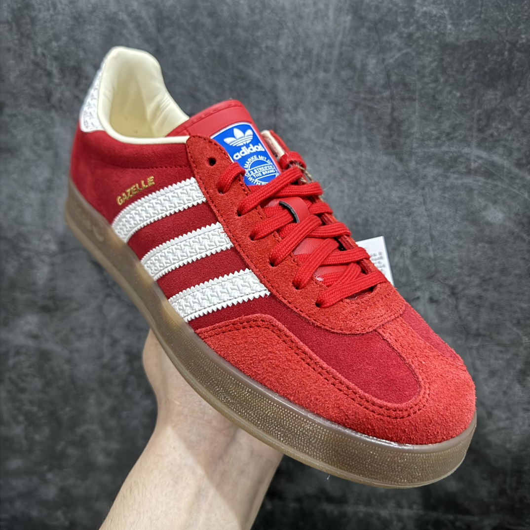 图片[3]-【纯原神版】AD Gazelle Indoor Trainers 红白n 羚羊内训系列低帮复古百搭休闲运动德训风板鞋 IF1808n90年代经典的复刻版！自60年代以足球训练鞋面世以来,Gazelle就以其经典设计席卷全球。1991年版本的复刻,再造经典Gazelle。采用皮革打造,搭配浊色细节,让这款经典更加简约。 尺码：36 36⅔ 37⅓ 38 38⅔ 39⅓ 40 40⅔ 41⅓ 42 42⅔ 43⅓ 44 45 编码：DZ230250-莆田鞋批发中心