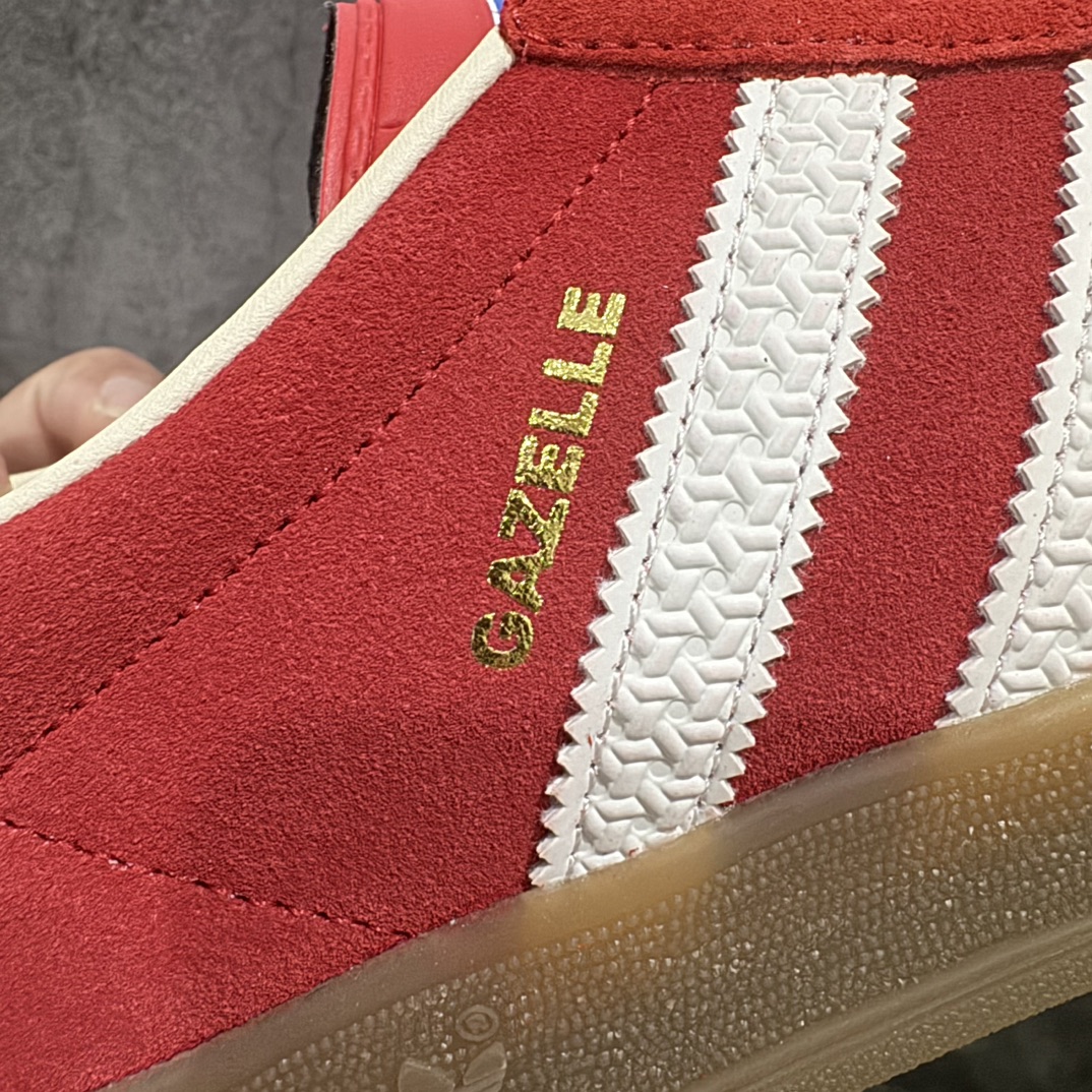 图片[2]-【纯原神版】AD Gazelle Indoor Trainers 红白n 羚羊内训系列低帮复古百搭休闲运动德训风板鞋 IF1808n90年代经典的复刻版！自60年代以足球训练鞋面世以来,Gazelle就以其经典设计席卷全球。1991年版本的复刻,再造经典Gazelle。采用皮革打造,搭配浊色细节,让这款经典更加简约。 尺码：36 36⅔ 37⅓ 38 38⅔ 39⅓ 40 40⅔ 41⅓ 42 42⅔ 43⅓ 44 45 编码：DZ230250-莆田鞋批发中心