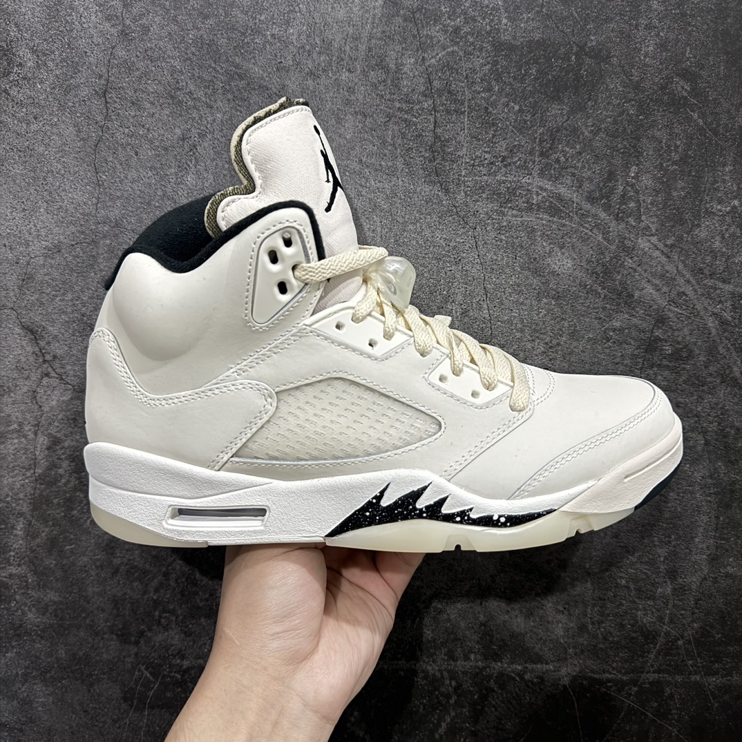 【Y3纯原】Air Jordan AJ5 Retro 米白 FN7405-100n原楦原纸板开发 采购原厂皮料 原厂定型 后跟完美效果 到手可放心比对发售原鞋 上脚百分百充当正品驾驭 真正原装公司级完美鞋型 一切细节实拍所见所得！纸板中底、钢印 完美版型 一应俱全外贸专供 发国外寄售可稳妥充正操作Size：40 40.5 41 42 42.5 43 44 44.5 45 46 47.5 48.5 编码：T1510530-莆田鞋批发中心