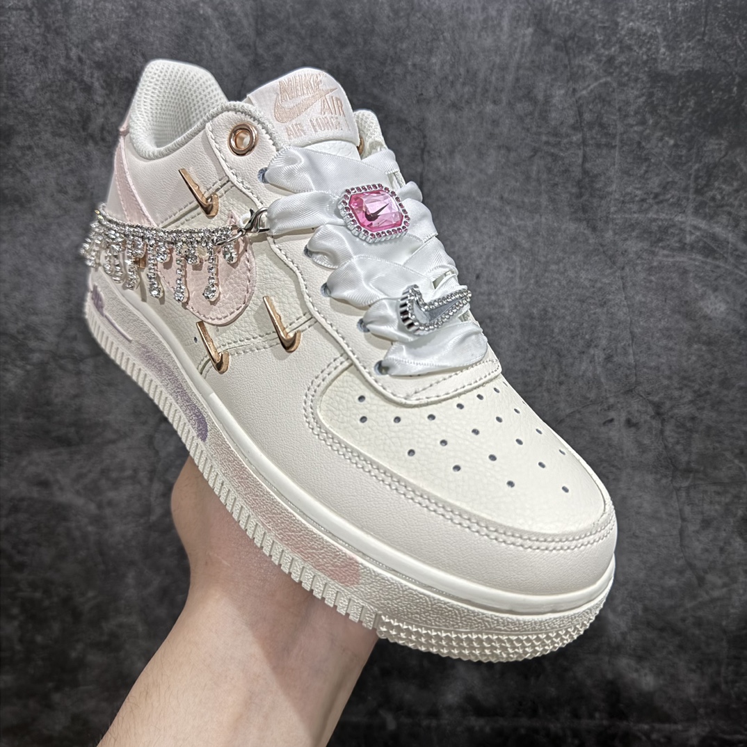 图片[3]-【nmNike Air Force 1 Low 07 可拆卸钻石链条 浪漫邂逅 米白n原楦头原纸板 打造纯正低帮空军版型 专注外贸渠道 全掌内置蜂窝气垫原盒配件 原厂中底钢印、拉帮完美官方货号：FV1122 333 Size：36 36.5 37.5 38 38.5 39 40 40.5 41 42 42.5 43 44 44.5 45 编码：HXS310320-鞋库