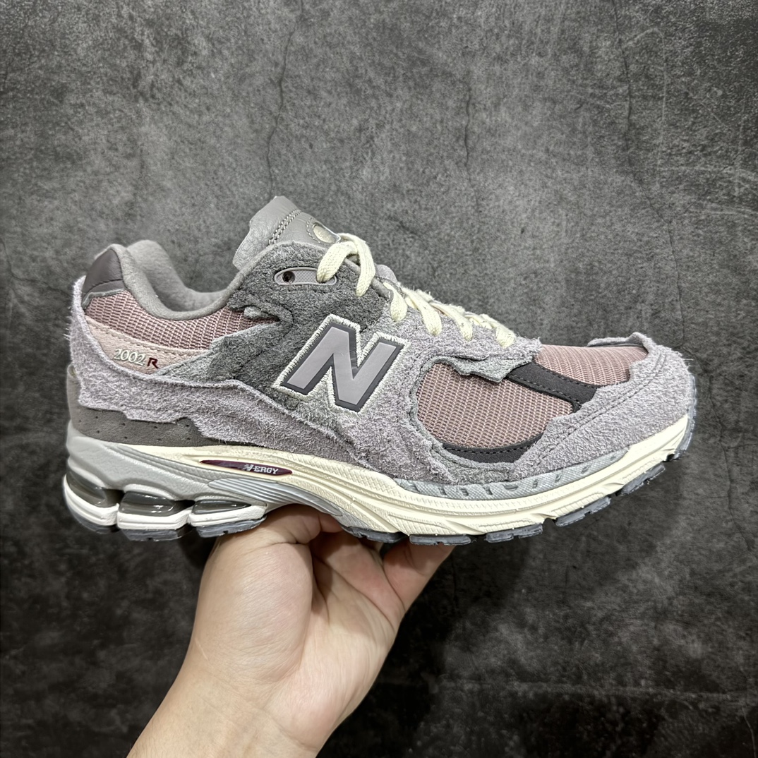 【总裁版】新百伦NB New Balance M2002RDY 紫色 全套原楦原纸板原厂数据开发 原厂网纱 原装进口翻毛皮料正确绒感卡色 正确中底拉帮中底网布细节 一比一手工擦旧效果 冲裁组合 匠心打造 耗时两个月开发完成 工艺极其复杂难度可想而知 新开独立私模大底 全网唯一正确做旧组合大底 高端零售专供产物  尺码：36 37 37.5 38 38.5 39.5 40 40.5 41.5 42 42.5 43 44 44.5 45 45.5 46.5 47 编码：NM340360-鞋库