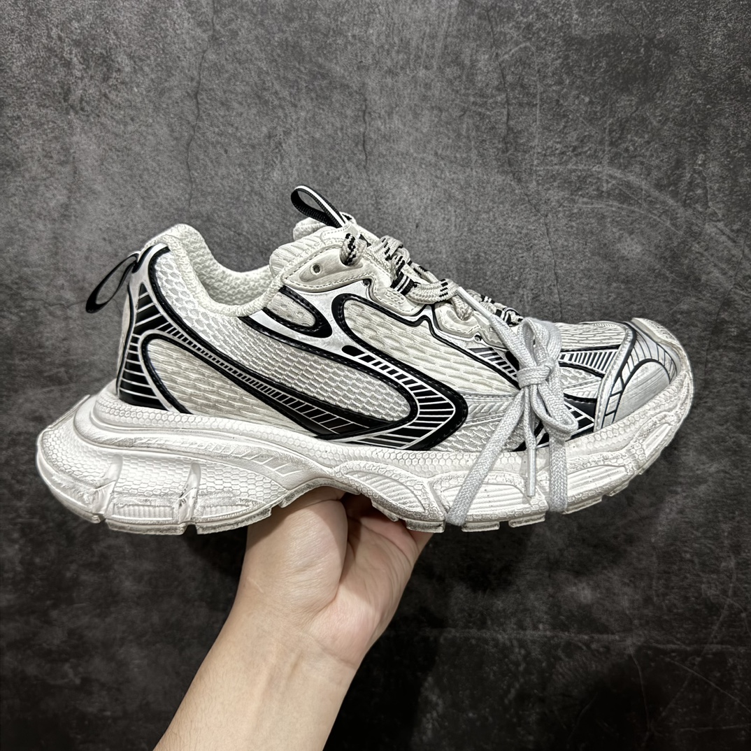 【总裁版】BALENCIAGA 3XL Sneakers 巴黎世家十代网布系带低帮走秀复古老爹鞋 白色 全套原纸板楦头开发 最原汁原味的灵魂版型全鞋荧光划线卡点 胶水把控整洁度追求极致完美每一双都是工艺品 多重QC质检 超越公司货的品控标准实实在在的免检产品 原盒原配 正确字体电绣 粗细、位置、大小正确 侧边TPU 透气孔匹配意产原版 正确分离大底 TPU软底 原版一致大底LOGO 立体感十足 原厂皮料水洗做旧 采购原厂网纱 不含皮革 网布材料和聚氨酯 磨损效果 鞋头边缘和后帮 Balenciaga 徽标 鞋面和后跟凸印尺码 鞋舌 3XL 橡胶品牌标识和反光细节 正常尺码  尺码：35-46 编码：NM500530-鞋库