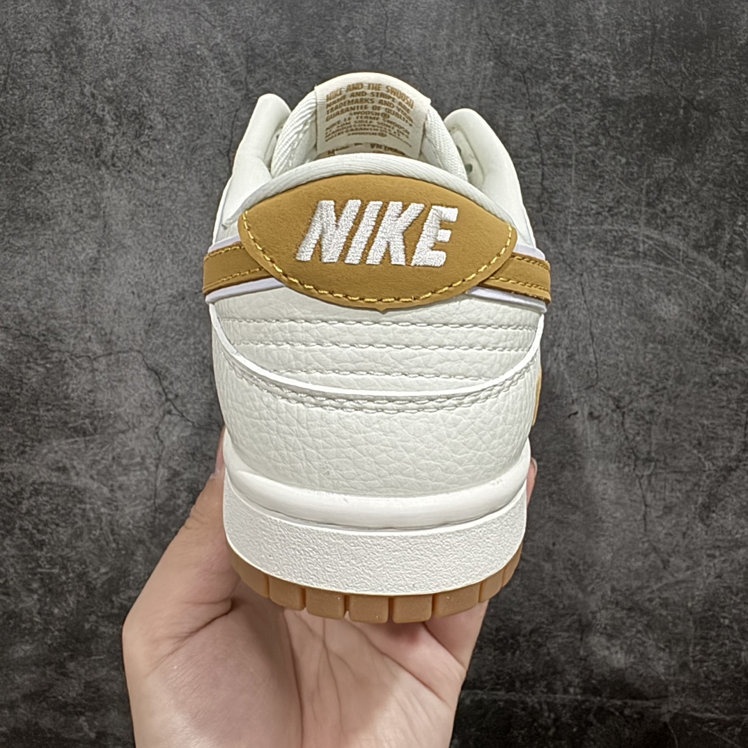 图片[4]-【定制版】Supreme x Nk SB Dunk Low 联名款-米棕小勾 周年高端定制 低帮休闲板鞋n定制鞋盒 大厂纯原品质出货 超高清洁度 皮料切割干净无任何毛边 细节完美货号 ：XH0923-339nSize ：36 36.5 37.5 38 38.5 39 40 40.5 41 42 42.5 43 44 44.5 45 编码：HXS320340-莆田鞋批发中心