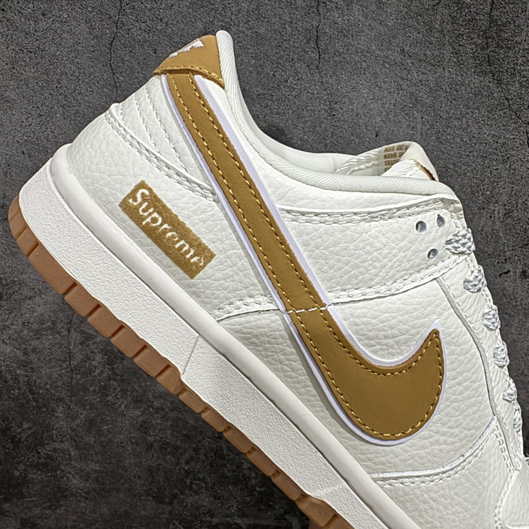 图片[7]-【定制版】Supreme x Nk SB Dunk Low 联名款-米棕小勾 周年高端定制 低帮休闲板鞋n定制鞋盒 大厂纯原品质出货 超高清洁度 皮料切割干净无任何毛边 细节完美货号 ：XH0923-339nSize ：36 36.5 37.5 38 38.5 39 40 40.5 41 42 42.5 43 44 44.5 45 编码：HXS320340-莆田鞋批发中心