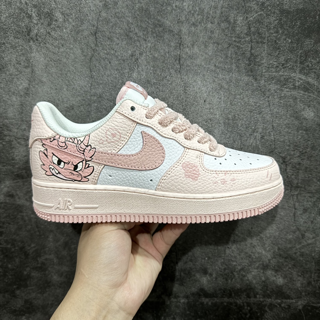 【公司级】Nk Air Force 1\’07 Low 蒸汽木偶 CNY龙年限定 泷泷 堆堆袜可爱风 空军一号低帮休闲板鞋n#限定礼盒 定制皮料 原厂3D打印 定制鞋盒 原楦原纸板 纯正空军版型 内置全掌气垫 货号 ：CT3839-107nSize ：36 36.5 37.5 38 38.5 39 40 编码：LF330354-莆田鞋批发中心