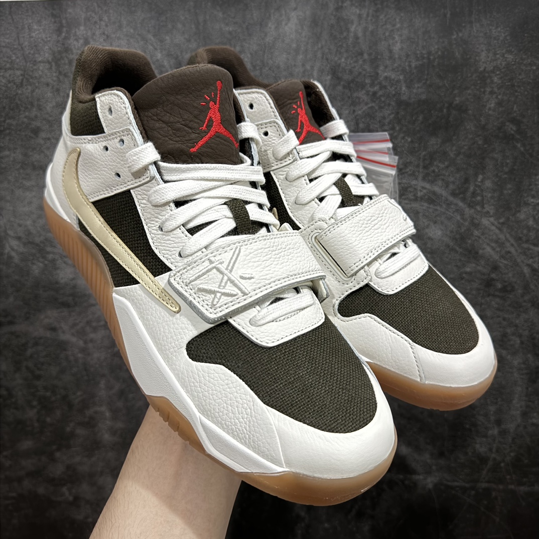 【LW纯原】Travis Scott x Jordan AJ Cut The Check TS倒钩联名魔术贴篮球鞋 FZ8117-101n注意默认配原盒盒子配套布袋不用加钱 退货丢失扣30元 原厂全套原楦原纸板冲刀磨具开发 原厂皮料加持 原厂港宝加持定型后跟R度完美 同源原厂电绣 鬼脸飞翼针数密度立体效果一致 百分百一致原鞋 原厂拉帮工艺 针距密度一致 后跟弧度收口自然不对折 极致一眼正品既视感 进口玻璃冲刀皮料裁剪零毛边 全鞋电脑针车工艺 品控清洁度最高QC检验标准 免检产品 原厂订购鞋盒、布袋、鞋标、防尘纸、鞋撑、鞋带 追求极致的原厂味道 配色方面采用白色为基础 搭配棕色框架呈现 完美还原了初代倒钩的配色设计 细节方面 标志性的反钩Swoosh采用米色点缀 鞋面还带有特殊的魔术贴细节 此外在鞋舌、后跟部分均带有Cactus Jack厂牌Logo 彰显鞋款特殊身份SIZE：36 36.5 37.5 38 38.5 39 40 40.5 41 42 42.5 43 44 44.5 45 46 47.5 编码：X10440460-鞋库