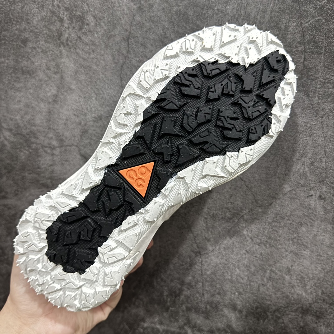 图片[9]-【纯原版】NK ACG Mountain Fly 2 Low SE 复古潮流户外登山鞋防水慢跑鞋 DV7903-001n全新来袭 该款沿袭前代高帮版型的设计传统 轻盈鞋面结合灵巧的脚踝包裹设计 为双足打造出一体化的舒适脚感 助力轻松畅行 中底融入柔软的React泡棉与Vaporfiy 科技 让你在岩石小径徒步时也像行走在都市般轻松舒适 粘性橡胶大底铸就了攀岩级别的出众抓地力 助你从容面对各种环境挑战 SIZE：36 36.5 37.5 38 38.5 39 40 40.5 41 42 42.5 43 44 44.5 45 46 编码：AC260280-莆田鞋批发中心