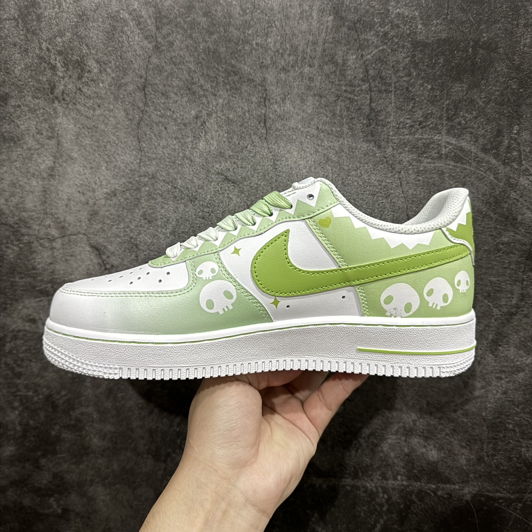 图片[2]-【公司级】创意涂鸦定制配色，耐克Nike Air Force 1\’07 Low Retro\”Skeleton hexenbiest\”空军一号低帮经典百搭休闲运动板鞋“白绿骷髅小巫女”CW2288-111nn男女鞋真标半码制n原楦原纸版数据开发版型n采用硬质牛剖革鞋面材质n内置全掌Air Sole气垫❗ 尺码：36 36.5 37.5 38 38.5 39 40 40.5 41 42 42.5 43 44 44.5 45 编码：HXS290300-鞋库