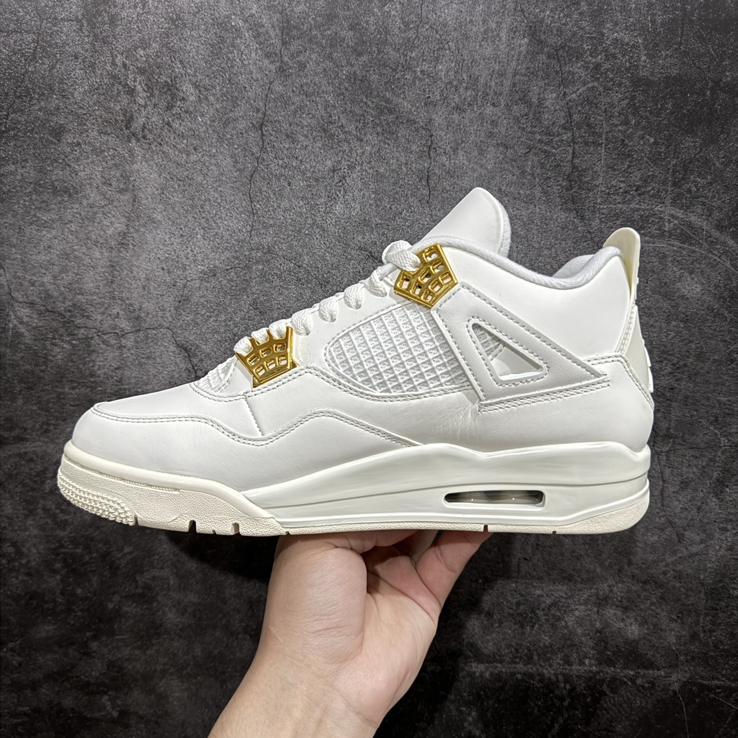 图片[2]-【GX/美版绿x】Air Jordan 4 “Metallic Gold”AJ4米白金扣 金属白 AQ9129-170nnn圈内最强四代 独家外贸特供尺码含 45.5 49.5 50.5耗时半年巨作 全套原纸板楦头开发 原厂特供皮料加持 确保原汁原味 完美呈现四代版型 一比一鞋头弧度高度鞋身弧度 数据细节工艺流程均保持原鞋一致 原厂TPU网格鞋带扣 正确内里网布 菱角分明不变形无多余毛边 柔软性质感一致于原鞋 市场唯一原厂鞋扣模具 背面可见隐藏注塑口 原厂织唛标 原厂飞人电绣工艺 尾指中部跳三针 独家绑鞋带手法 印刷中底布 四线拉帮 米色美纹纸贴合固定 进口港宝加持 后跟自然饱满 全鞋荧光划线卡点 追求极致完美 每一双都是工艺品 多重QC质检 超越公司货的品控标准 实实在在的免检产品  尺码：40 40.5 41 42 42.5 43 44 44.5 45 45.5 46 47.5 48.5 49.5 50.5 编码：T1520540-鞋库