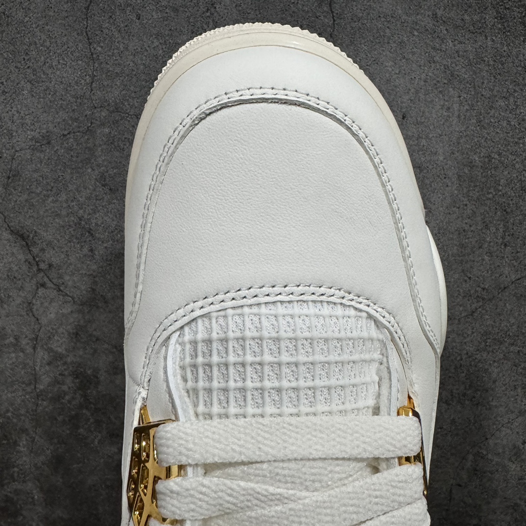 图片[5]-【GX/美版绿x】Air Jordan 4 “Metallic Gold”AJ4米白金扣 金属白 AQ9129-170nnn圈内最强四代 独家外贸特供尺码含 45.5 49.5 50.5耗时半年巨作 全套原纸板楦头开发 原厂特供皮料加持 确保原汁原味 完美呈现四代版型 一比一鞋头弧度高度鞋身弧度 数据细节工艺流程均保持原鞋一致 原厂TPU网格鞋带扣 正确内里网布 菱角分明不变形无多余毛边 柔软性质感一致于原鞋 市场唯一原厂鞋扣模具 背面可见隐藏注塑口 原厂织唛标 原厂飞人电绣工艺 尾指中部跳三针 独家绑鞋带手法 印刷中底布 四线拉帮 米色美纹纸贴合固定 进口港宝加持 后跟自然饱满 全鞋荧光划线卡点 追求极致完美 每一双都是工艺品 多重QC质检 超越公司货的品控标准 实实在在的免检产品  尺码：40 40.5 41 42 42.5 43 44 44.5 45 45.5 46 47.5 48.5 49.5 50.5 编码：T1520540-鞋库