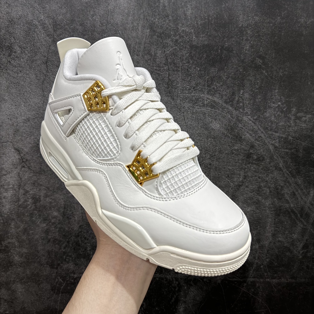 图片[3]-【GX/美版绿x】Air Jordan 4 “Metallic Gold”AJ4米白金扣 金属白 AQ9129-170nnn圈内最强四代 独家外贸特供尺码含 45.5 49.5 50.5耗时半年巨作 全套原纸板楦头开发 原厂特供皮料加持 确保原汁原味 完美呈现四代版型 一比一鞋头弧度高度鞋身弧度 数据细节工艺流程均保持原鞋一致 原厂TPU网格鞋带扣 正确内里网布 菱角分明不变形无多余毛边 柔软性质感一致于原鞋 市场唯一原厂鞋扣模具 背面可见隐藏注塑口 原厂织唛标 原厂飞人电绣工艺 尾指中部跳三针 独家绑鞋带手法 印刷中底布 四线拉帮 米色美纹纸贴合固定 进口港宝加持 后跟自然饱满 全鞋荧光划线卡点 追求极致完美 每一双都是工艺品 多重QC质检 超越公司货的品控标准 实实在在的免检产品  尺码：40 40.5 41 42 42.5 43 44 44.5 45 45.5 46 47.5 48.5 49.5 50.5 编码：T1520540-鞋库