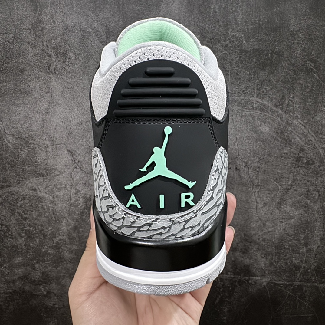 图片[4]-【DF巅峰版】Air Jordan AJ3 Retro 黑蒂芙尼绿 CT8532-031n圈内最强三代系列 匠心打造 开发时长超过半年 目前可过各类鉴定或无法鉴定 裸鞋随便操作 全套原纸板楦头开发 原厂大底磨具加持立体防滑纹理 原装可视Air Sole气垫 原汁原味最完美的三代版型 唯一正确鞋头趴度弧度高度鞋身腰线 原厂TPU彩虹扎染后跟饰片 正确内里反口里网布 皮料菱角分明不变形无多余毛边 广东原厂zp同批次手工大底描漆拉丝 市场唯一原厂鞋扣模具 原厂织唛标 原厂飞人电绣工艺 尾指中部跳三针 独家绑鞋带手法 印刷中底布 四线拉帮 米色美纹纸贴合固定 进口港宝加持 后跟自然饱满 全鞋荧光划线卡点 追求极致完美 每一双都是工艺品 多重QC质检 超越公司货的品控标准 实实在在的免检产品 SIZE：40 40.5 41 42 42.5 43 44 44.5 45 45.5 46 47.5 48.5 编码：T1440470-鞋库