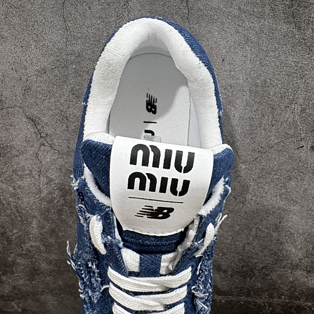 图片[8]-【广东纯原版本】Miumiu x New Balance 574联名款NB运动鞋n缪缪大秀上爆出的这双与New Balance 新百伦574联名款运动 球鞋 后全球各大代购官网火爆上市.仿旧复古破碎的毛边很随意不羁又能体现单宁美感，整双鞋子设计粗狂 做旧 破坏的风格 上脚非常轻便 百搭！nn▪面料:  原版擦色小牛皮n▪内里:  毛巾里n▪原版开模生胶4个部件组合大底n▪底厚：2.5CMn▪Size:   35-40（40定做） 编码：KH340360-鞋库