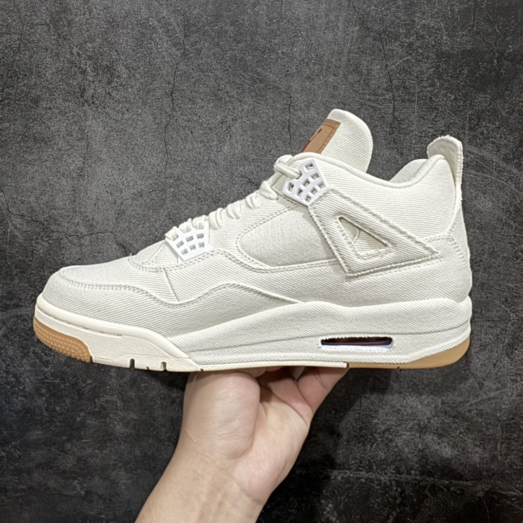 图片[2]-【GX版/美版绿x】Levi’s x Air Jordan AJ4 \”Denim\” 李维斯联名 牛仔白 AO2571-100n圈内最强四代 独家外贸特供尺码含 45.5 49.5 50.5 耗时半年巨作 全套原纸板楦头开发 原厂特供皮料加持 确保原汁原味 完美呈现四代版型 一比一鞋头弧度高度鞋身弧度 数据细节工艺流程均保持原鞋一致 原厂TPU网格鞋带扣 正确内里网布 菱角分明不变形无多余毛边 柔软性质感一致于原鞋 市场唯一原厂鞋扣模具 背面可见隐藏注塑口 原厂织唛标 原厂飞人电绣工艺 尾指中部跳三针 独家绑鞋带手法 印刷中底布 四线拉帮 米色美纹纸贴合固定 进口港宝加持 后跟自然饱满 全鞋荧光划线卡点 追求极致完美 每一双都是工艺品 多重QC质检 超越公司货的品控标准 实实在在的免检产品  尺码：40 40.5 41 42 42.5 43 44 44.5 45 45.5 46 47.5 48.5 49.5 50.5 编码：T1500540-鞋库