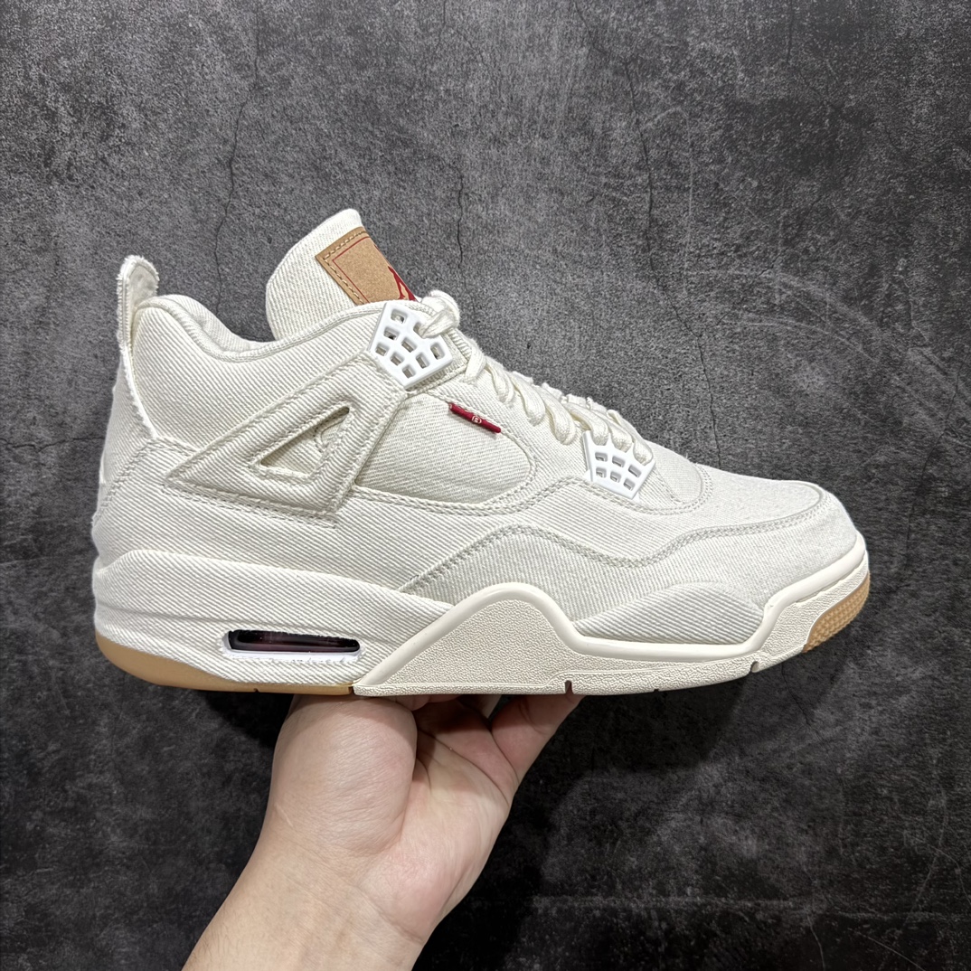 【GX版/美版绿x】Levi’s x Air Jordan AJ4 \”Denim\” 李维斯联名 牛仔白 AO2571-100n圈内最强四代 独家外贸特供尺码含 45.5 49.5 50.5 耗时半年巨作 全套原纸板楦头开发 原厂特供皮料加持 确保原汁原味 完美呈现四代版型 一比一鞋头弧度高度鞋身弧度 数据细节工艺流程均保持原鞋一致 原厂TPU网格鞋带扣 正确内里网布 菱角分明不变形无多余毛边 柔软性质感一致于原鞋 市场唯一原厂鞋扣模具 背面可见隐藏注塑口 原厂织唛标 原厂飞人电绣工艺 尾指中部跳三针 独家绑鞋带手法 印刷中底布 四线拉帮 米色美纹纸贴合固定 进口港宝加持 后跟自然饱满 全鞋荧光划线卡点 追求极致完美 每一双都是工艺品 多重QC质检 超越公司货的品控标准 实实在在的免检产品  尺码：40 40.5 41 42 42.5 43 44 44.5 45 45.5 46 47.5 48.5 49.5 50.5 编码：T1500540-鞋库