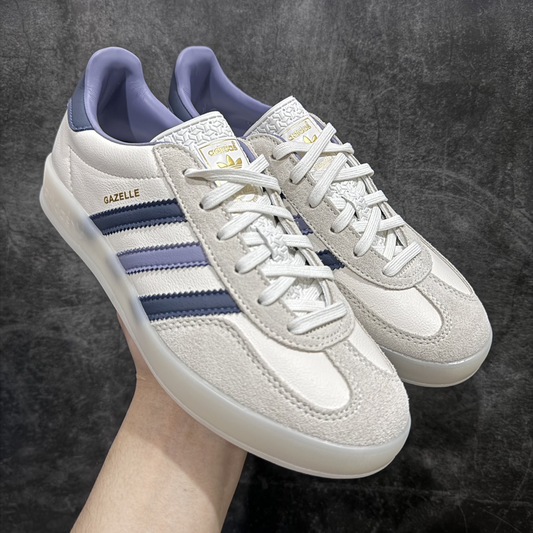 【纯原VT版】AD Gazelle Indoor Trainers 白蓝n 羚羊内训系列低帮复古百搭休闲运动德训风板鞋 IG1643nn目前市场最优品质顶级皮料鞋型做工 区别市场版本n90年代经典的复刻版！自60年代以足球训练鞋面世以来,Gazelle就以其经典设计席卷全球。1991年版本的复刻,再造经典Gazelle。采用皮革打造,搭配浊色细节,让这款经典更加简约。 尺码：36 36⅔ 37⅓ 38 38⅔ 39⅓ 40 40⅔ 41⅓ 42 42⅔ 43⅓ 44 45 编码：ZX240260-鞋库