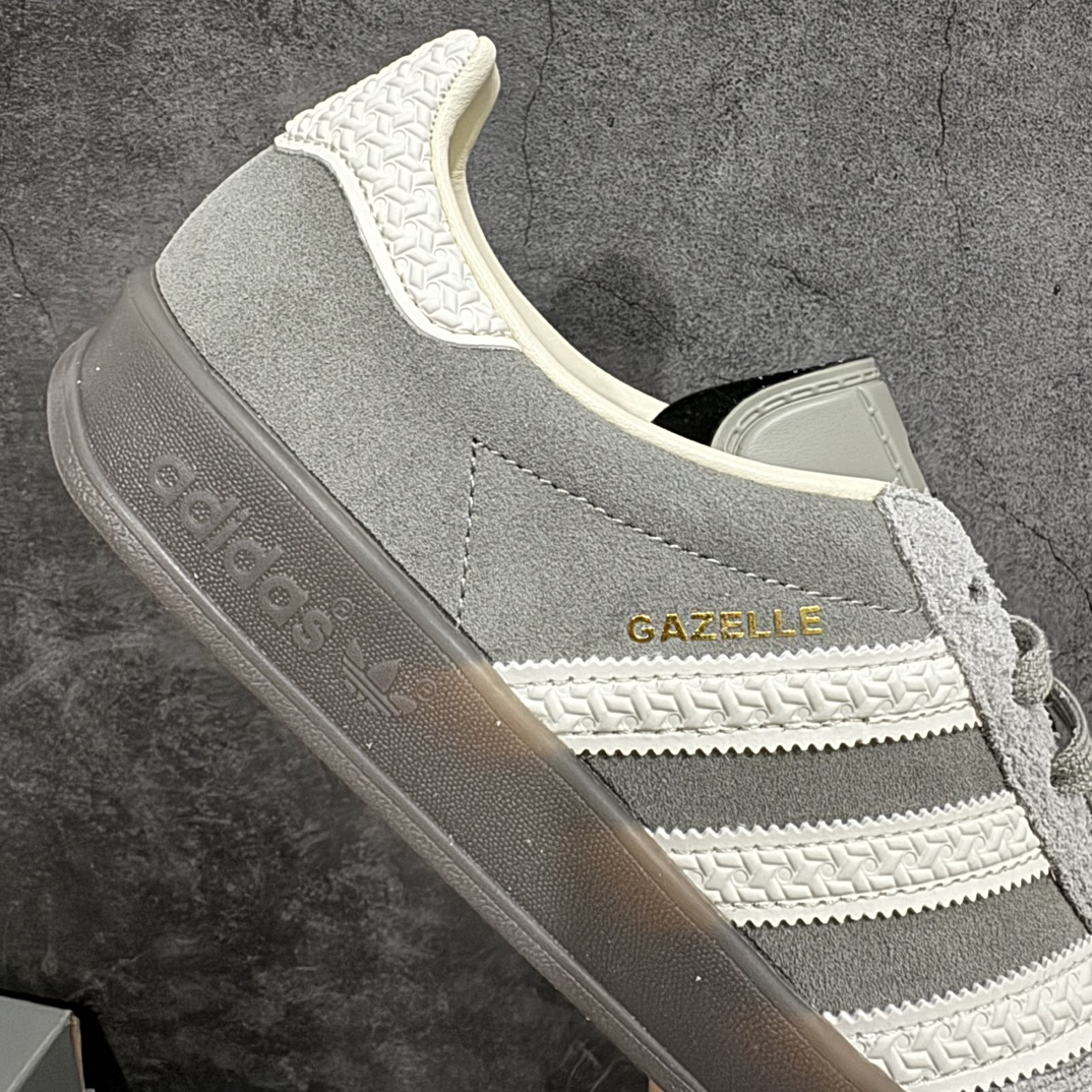 图片[7]-【纯原版】Adidas Originals Gazelle Indoor  防滑低帮T头德训鞋 GZ复古系列 灰白 草莓熊 IF1807n渠道版外贸纯原品质出货💪🏻n正确猪八材料 毛绒感质感都特别强 非普通版本n市场最高版本完美还原zp细节，注意区别市场任何版本，完全不是一路货色‼️n全鞋原材料打造，无任何色差，正确鞋型，后跟港宝材料定型，正确微透生胶大底，反口内里头层细腻小牛皮，纸板中底 鞋垫背胶，侧面正确烫金压印字母，所有细节完美还原‼️ 尺码：35 36 36.5 37 38 38.5 39 40 40.5 41 42 42.5 43 44 44.5 45 编码：NB250270-莆田鞋批发中心