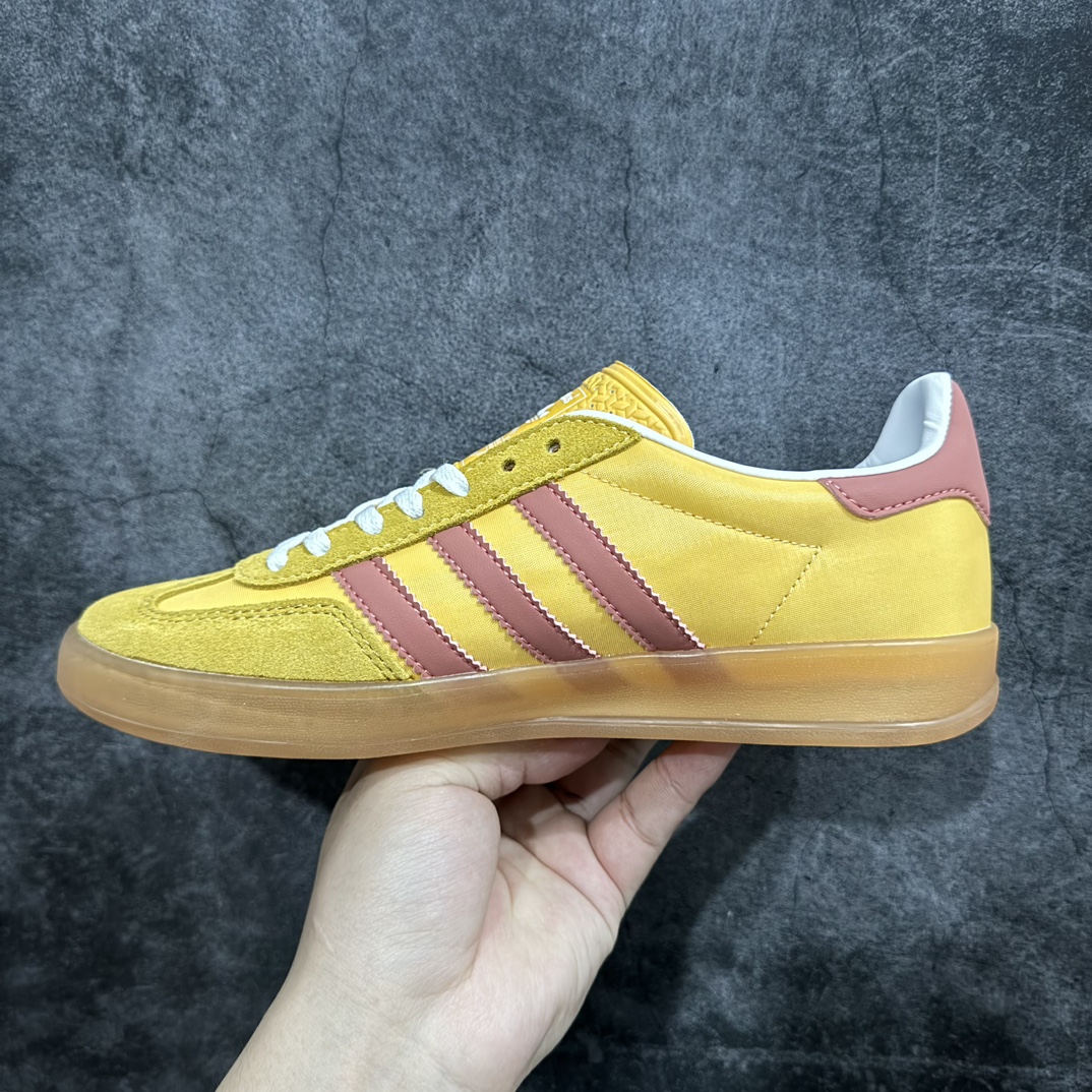 图片[2]-【正确版】AD Gazelle Indoor Trainers 羚羊内训系列低帮复古百搭休闲运动德训风板鞋 IE2959nn90年代经典的复刻版！自60年代以足球训练鞋面世以来,Gazelle就以其经典设计席卷全球。1991年版本的复刻,再造经典Gazelle。采用皮革打造,搭配浊色细节,让这款经典更加简约。 尺码：35.5 36 36⅔ 37⅓ 38 38⅔ 39⅓ 40 40⅔ 41⅓ 42 42⅔ 43⅓ 44 45 编码：DZ230250-鞋库