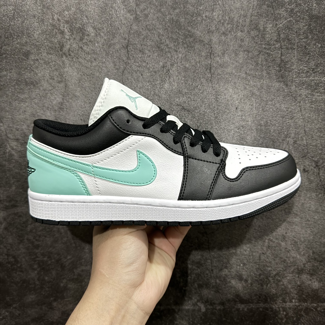 【vt版本】Air Jordan 1 Low 乔丹1代低帮白黑绿 货号：553558-131nn全新流水线出品 DT版本唯一平替选择 市场第二梯队最强版 全部原鞋开发 原楦原纸板开发 全鞋电脑针车 原厂内置全掌气垫 原盒内在原标 唯一Zp原版鞋带绑法 免检产品 全新2022版型 全头层皮料 完美零毛边处理 原厂配置全掌气垫 价格定位良心nSIZE：36 36.5 37.5 38 38.5 39 40 40.5 41 42 42.5 43 44 44.5 45 46 编码：ZX210230-鞋库