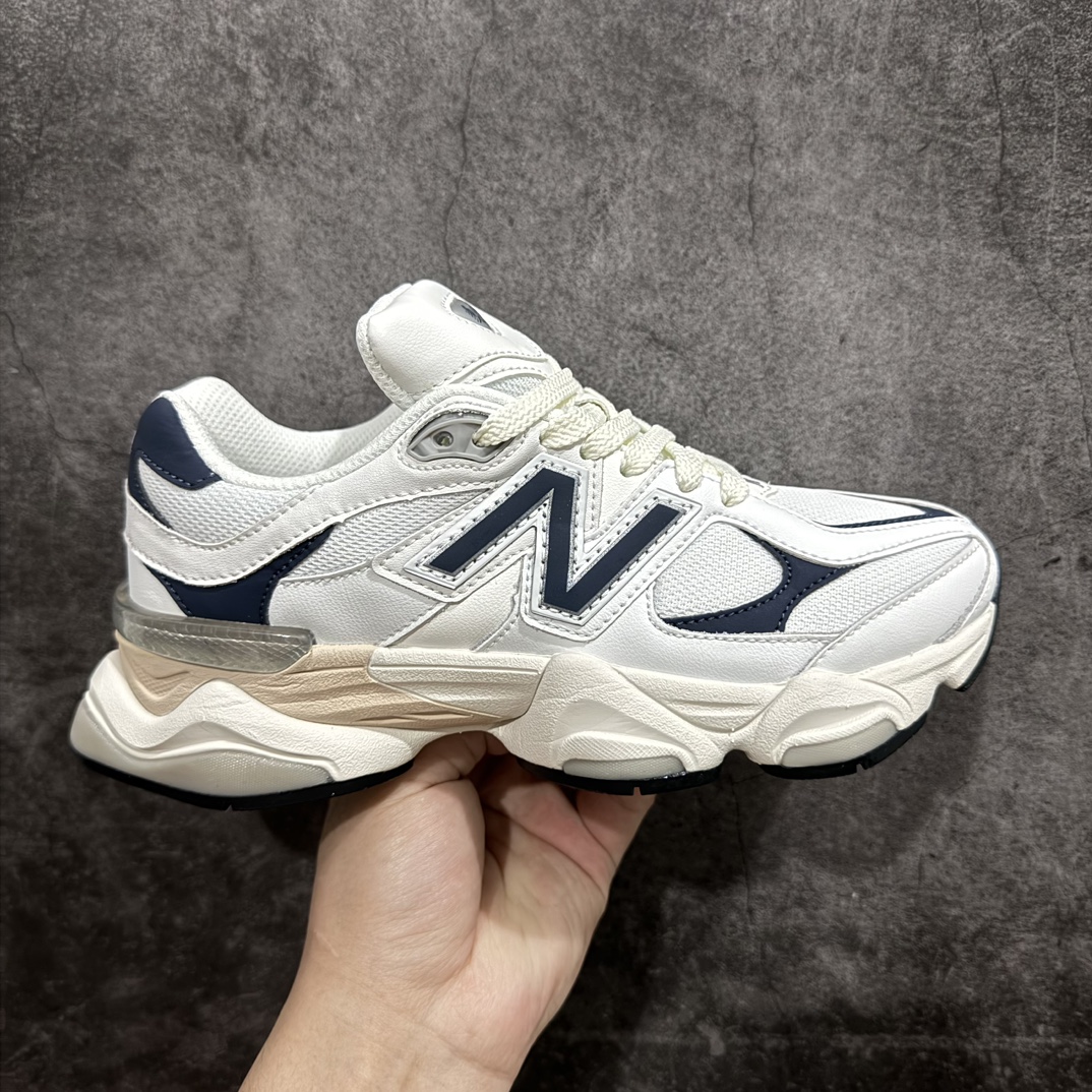 【纯原版】 New Balance NB9060 联名款 复古休闲运动慢跑鞋 U9060VNBn 全套原楦原纸板原厂数据开发 进口三明治网面 原装进口翻毛皮料正确绒感卡色 正确中底拉帮中底网布细节 原厂标裁 带紫光防伪 定制后跟透明水晶模块 冲裁组合 大底贴合程度胶水上色把控完美 整洁度挑战全网艺术家 多道序QC把关品质完善 匠心打造 耗时两个月开发完成 工艺极其复杂难度可想而知 新开独立私模大底 全网唯一正确六层组合大底 高端零售专供产物Size：36 37 37.5 38 38.5 39 40 40.5 41 42 42.5 43 44 45 46.5 编码：JP270300-莆田鞋批发中心