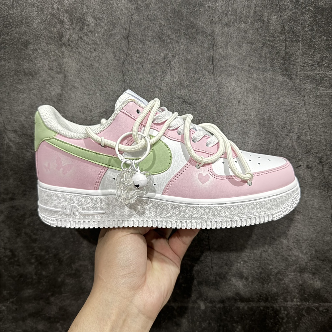 【公司级】Nk Air Force 1\’07 Low 梦幻蝴蝶 马卡龙色系 空军一号低帮休闲板鞋n配色设计风格以梦幻少女风为主，配色方面以低饱和浅粉色搭配浅绿色元素点缀，马卡龙色系，质感满满。 货号：VV1998-013 尺码：36 36.5 37.5 38 38.5 39 40 40.5 41 42 42.5 43 44 44.5 45 编码：HXS310320-鞋库