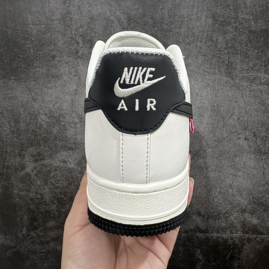 图片[4]-【公司级】海外限量发售！公司级NIke Air Force 1 \’07 Low “Supreme滑板系列–米黑” 空军一号 低帮 运动鞋 休闲鞋n折边针车 工艺难度大 原楦头原纸板 原装鞋盒 定制五金配件 内置全掌气垫 原厂鞋底 美国街头滑板鞋潮牌，红底白色的独特LOGO使Supreme引领潮流，鞋底中部加入了脚感柔软舒适ZoomAir气垫(附带Supreme专属定制1:25铝合金红色滑板车一枚)货号：HD1968-009 Size：36 36.5 37.5 38 38.5 39 40 40.5 41 42 42.5 43 44 44.5 45 编码；HXS310320-鞋库