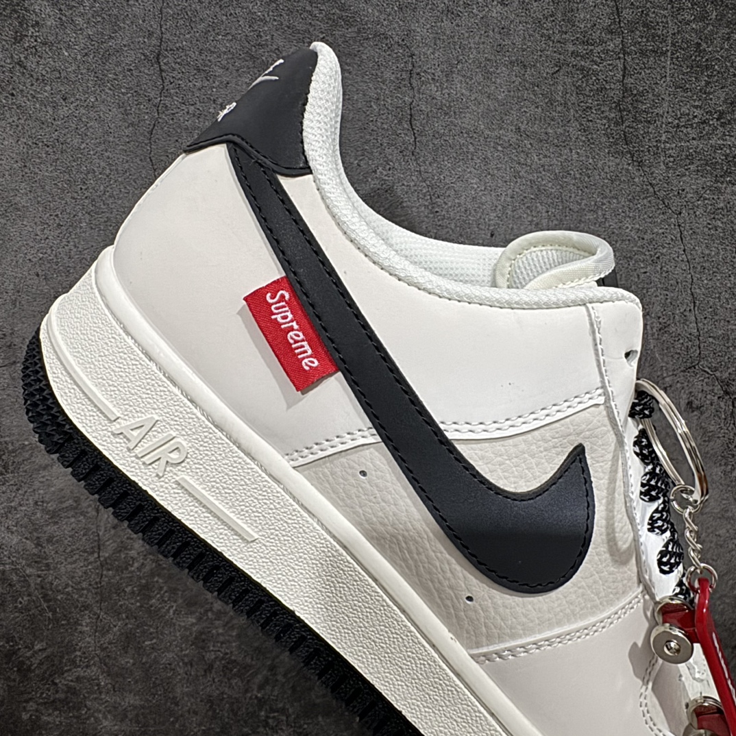 图片[7]-【公司级】海外限量发售！公司级NIke Air Force 1 \’07 Low “Supreme滑板系列–米黑” 空军一号 低帮 运动鞋 休闲鞋n折边针车 工艺难度大 原楦头原纸板 原装鞋盒 定制五金配件 内置全掌气垫 原厂鞋底 美国街头滑板鞋潮牌，红底白色的独特LOGO使Supreme引领潮流，鞋底中部加入了脚感柔软舒适ZoomAir气垫(附带Supreme专属定制1:25铝合金红色滑板车一枚)货号：HD1968-009 Size：36 36.5 37.5 38 38.5 39 40 40.5 41 42 42.5 43 44 44.5 45 编码；HXS310320-鞋库